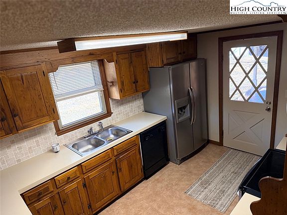 2nd image of 226 WHITE PLAINS Road