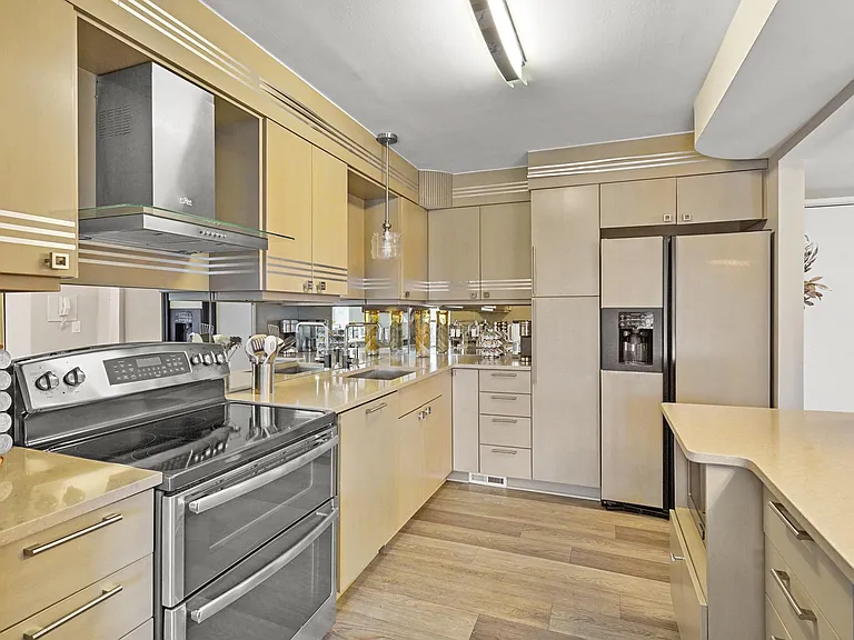 600 W Brown St #109 — Photo 10