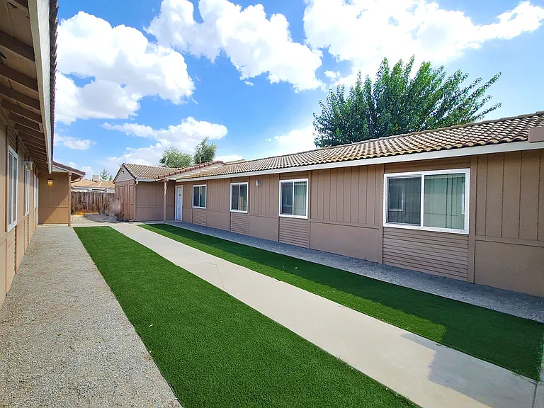 20 N Lemoore Ave #A — Photo 13
