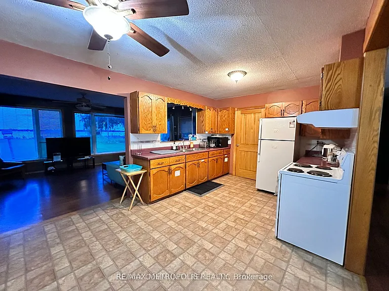 498 Hiscock Shores Rd — Photo 28