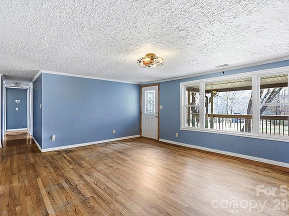 4th image of 180 Whispering Pines Dr