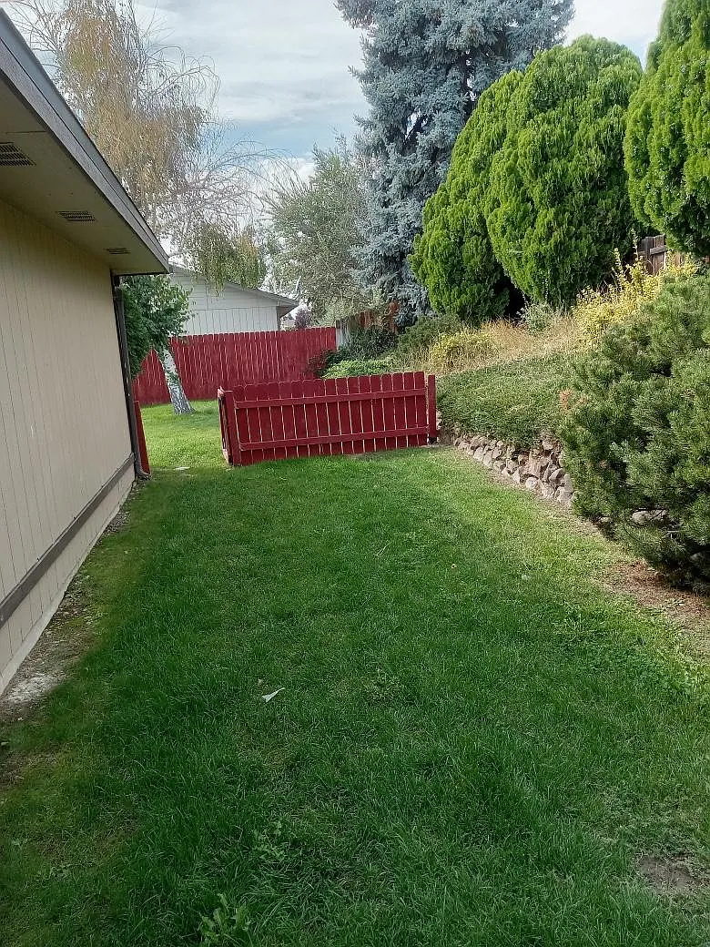 409 S 74th Ave — Photo 3