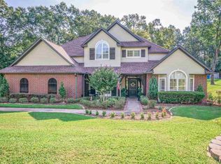 102 Oak Isle Dr, Longview, TX 75605