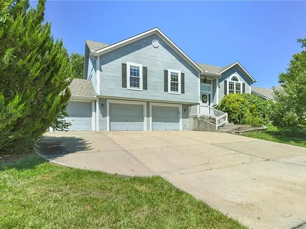 2606 S 24th St, Leavenworth, KS 66048