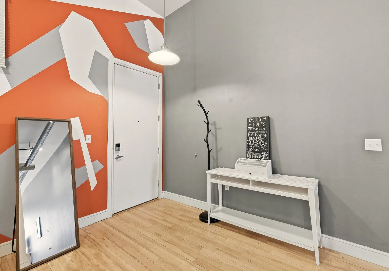 1 bed, 1.5 bath, 910 sqft, $2,400 — Photo 3