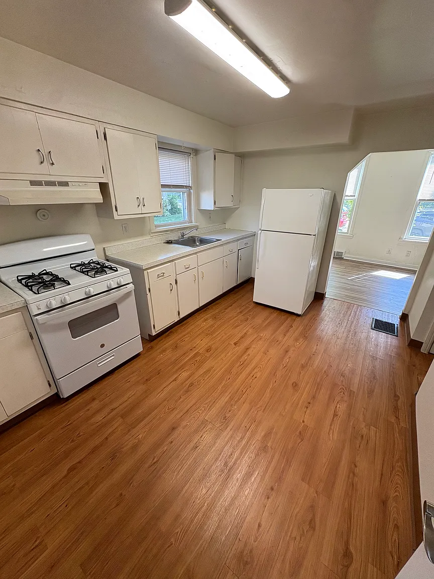 701 Chartiers St APT D photo 1