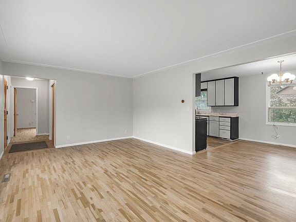 3rd image of 314 Orchard St N