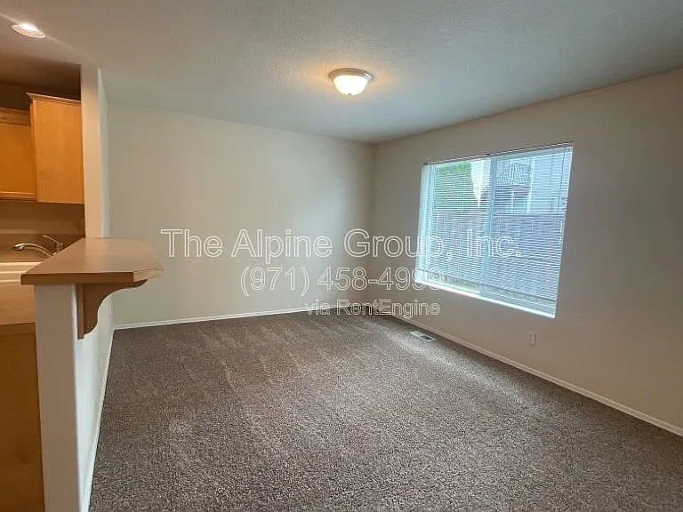 1914 27th Ave — Photo 3