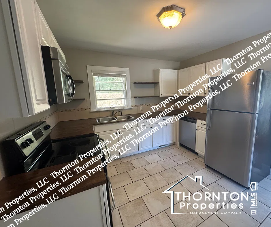 3 bed, 1443 sqft, $1,100 — Photo 2
