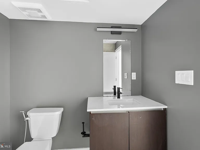 455-459 N 5th St #3 — Photo 11