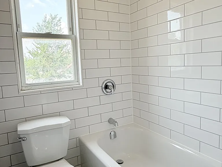 2177-2181 Howard Ave #2177 — Photo 18