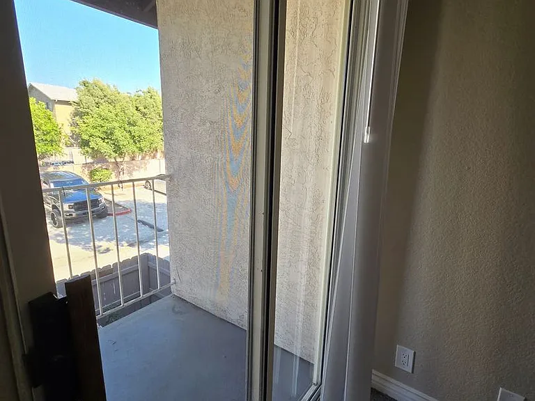Lakeshore Terrace — Photo 16