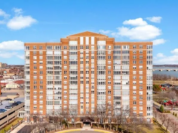 250 E Harbortown Dr APT 1006, Detroit, MI 48207
