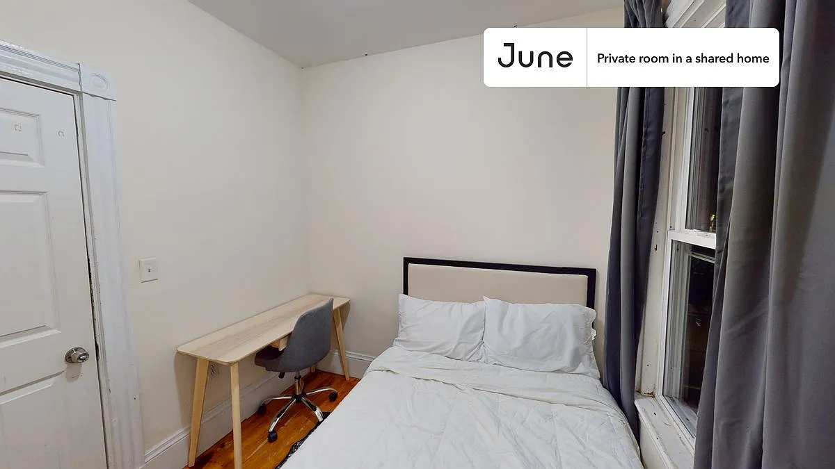 Full bedroom in 5 bed/1 bath home in Mission Hill #1068 B — Photo 2