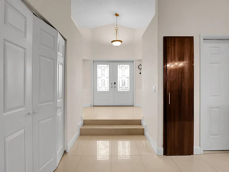 7705 Forest Green Ln — Photo 6