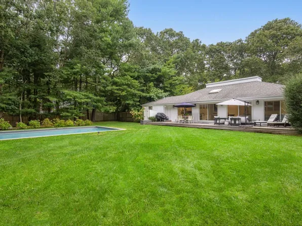 9 Sulky Cir, East Hampton, NY 11937
