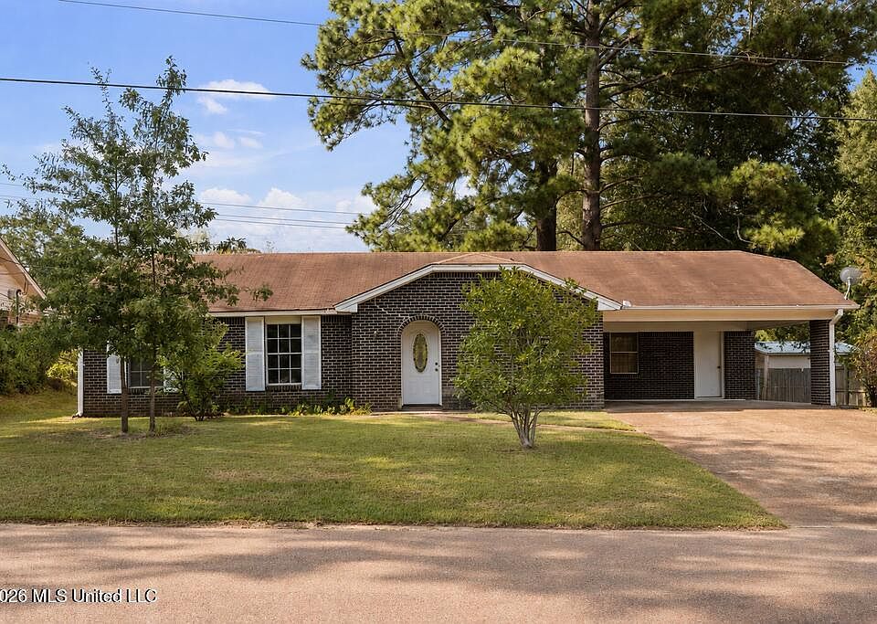 1st image of 2853 Pine Circle Dr