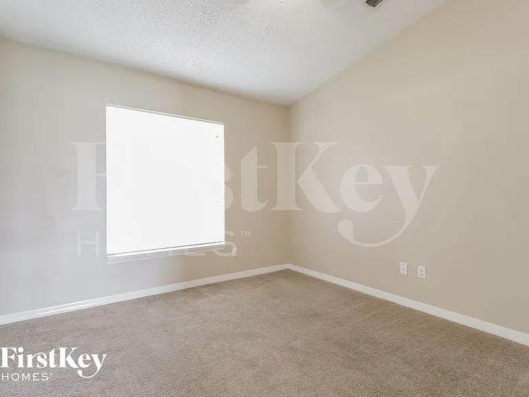 541 Albatross Dr — Photo 10