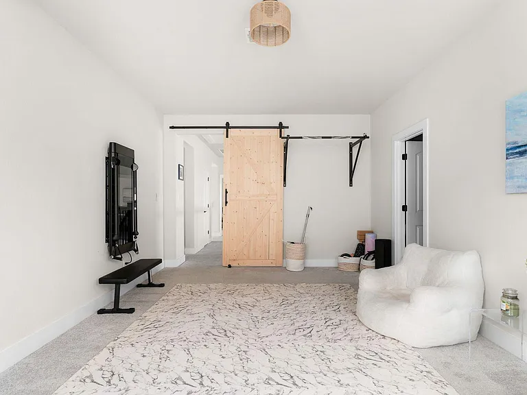137 Crescent Moon Ct — Photo 33