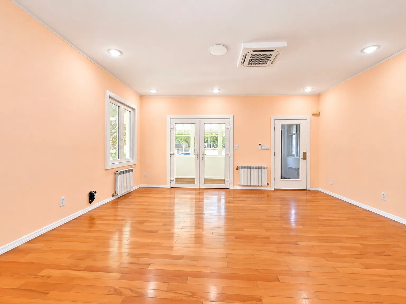 3 bed, 1860 sqft, $4,600 — Photo 1