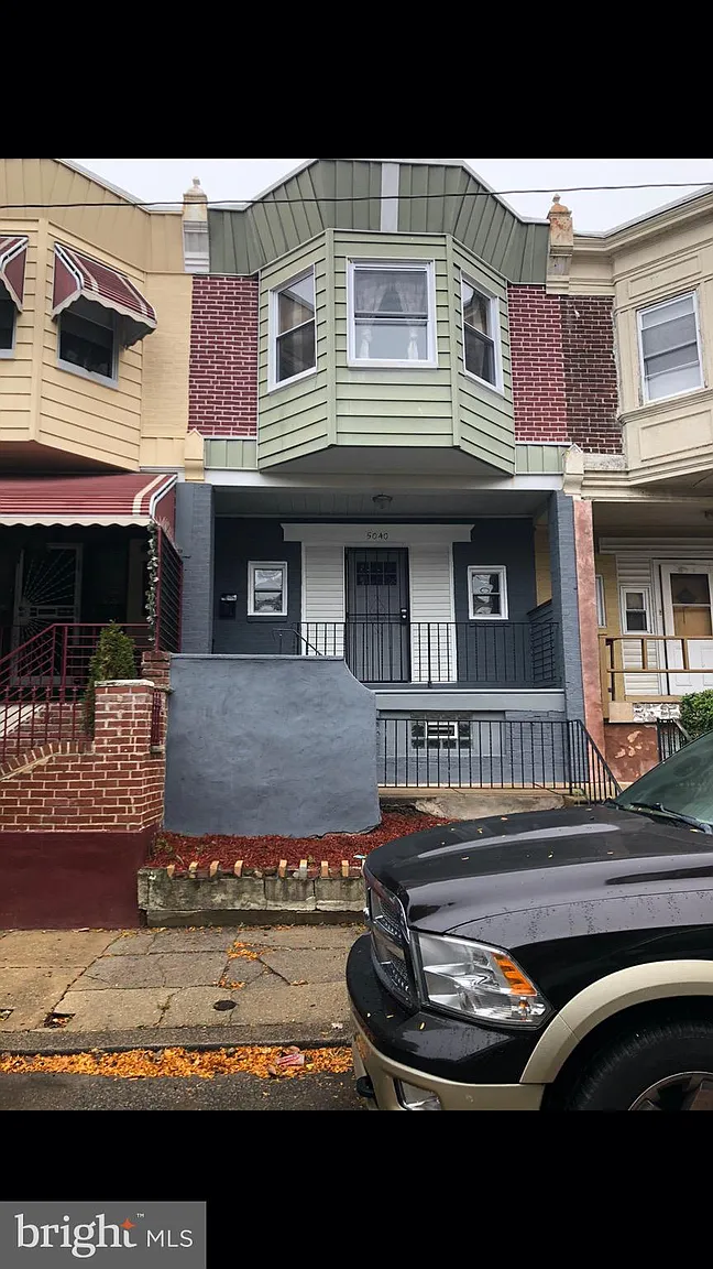 5040 N Franklin St photo 1