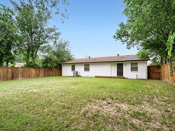 3rd image of 3621 Edgewood Dr