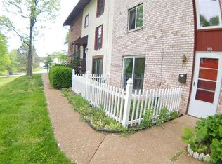333 Carmel Woods Dr, Ballwin, MO 63021