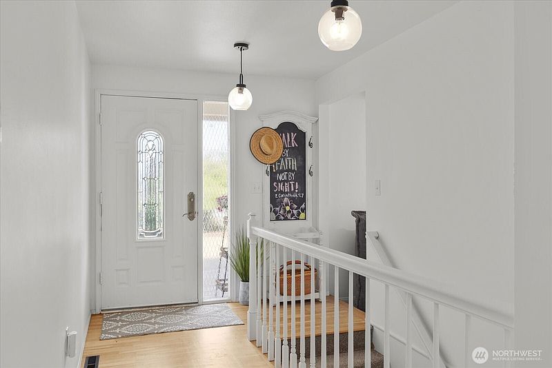 3rd image of 21520 50th Avenue NW