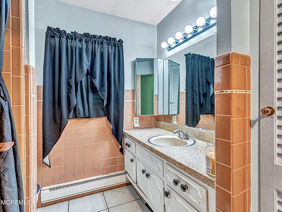 5th image of 37D Cambridge Court #100