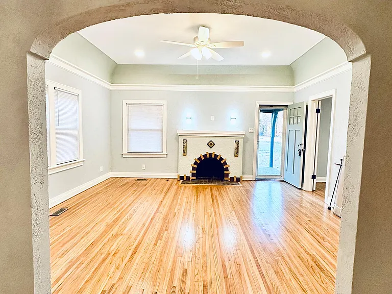1344 S Jamestown Ave E — Photo 2