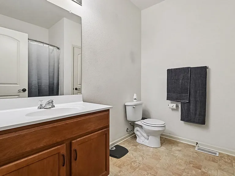 8421 S 164th St — Photo 10
