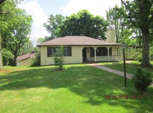 201 Hidden View Dr, Wheeling, WV 26003