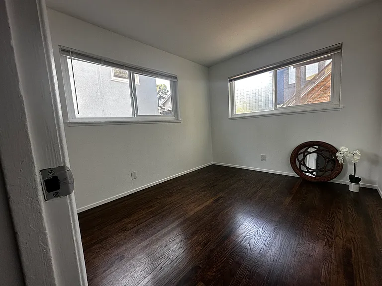 450 42nd St #B — Photo 23