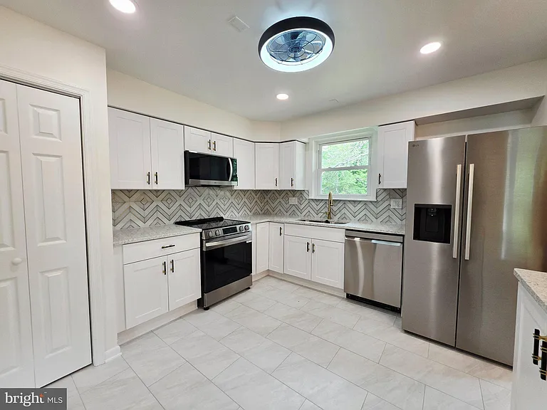 12907 Marcia Pl — Photo 2