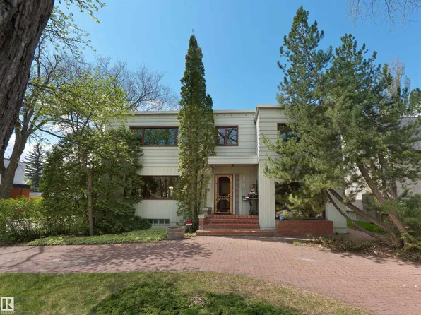 9202 117th St NW, Edmonton, AB T6G 1S2
