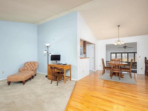 4th image of 1531 W 46th Pl
