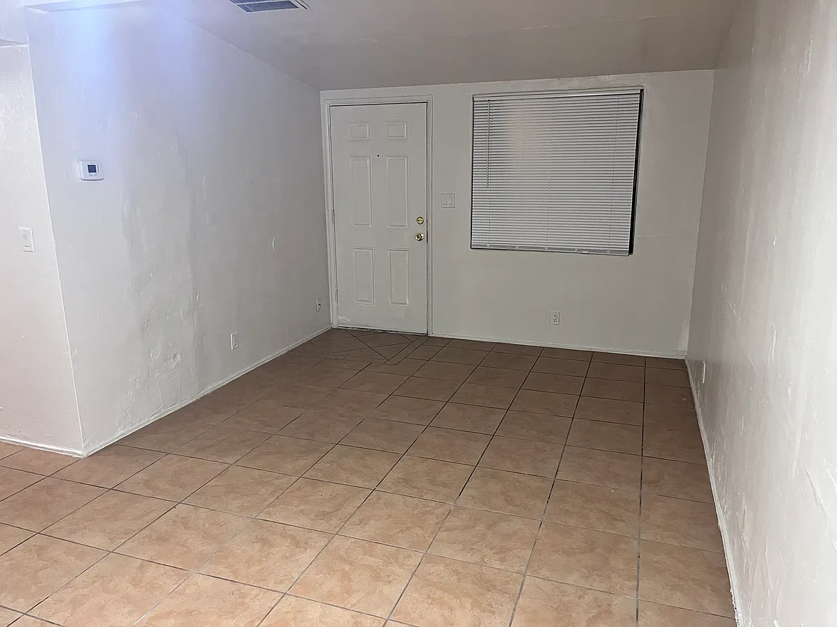 Building Photo - 1644 N Beverly Ave