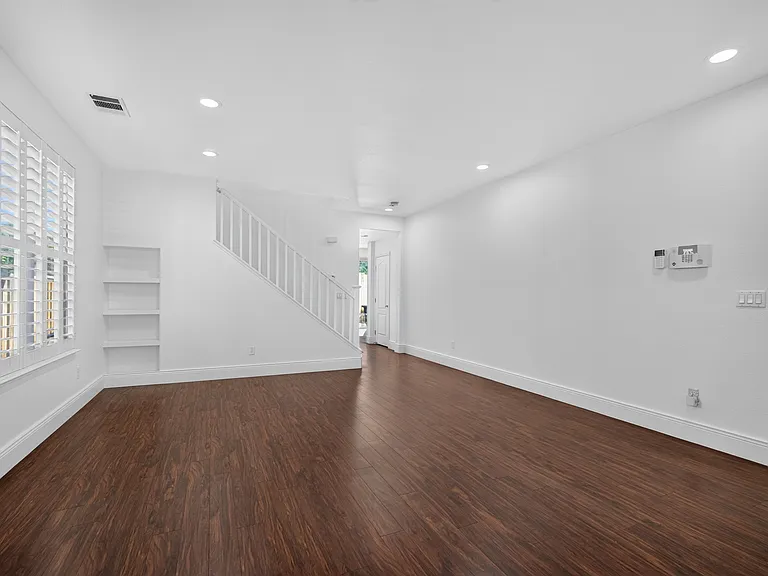1901 Bright Willow Cir — Photo 4