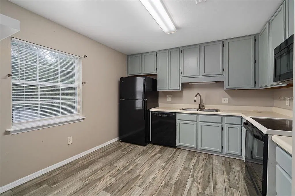 2 bed, 2.5 bath, 1365 sqft, $1,650 — Photo 2