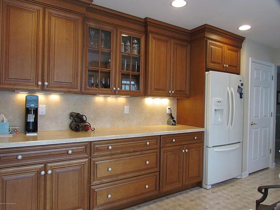 3rd image of 66 Rosewood Dr