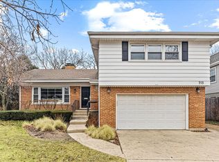 918 Oxford Rd, Deerfield, IL 60015