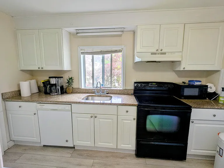 182 Washington St #B1 — Photo 2