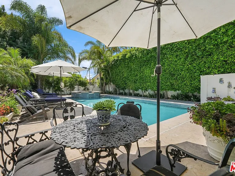 717 N Rodeo Dr — Photo 35