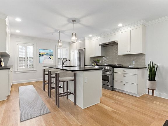 3rd image of 244 High St APT 1