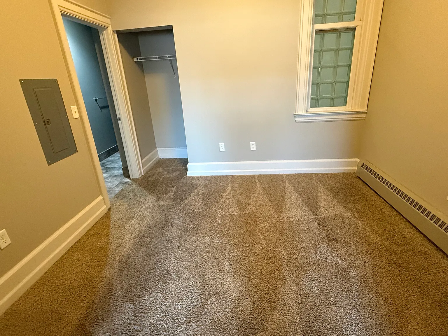 1 bed, 1100 sqft, $1,000 — Photo 3