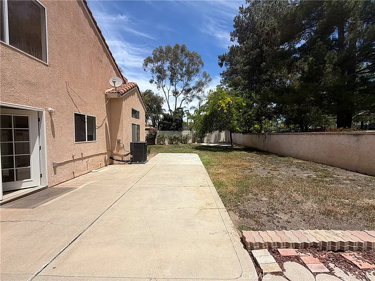 42920 Corte Salamanca — Photo 24