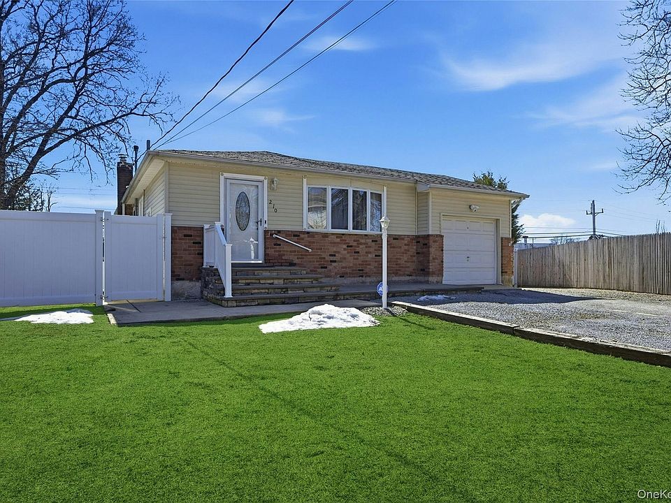1st image of 210 Bellerose Avenue