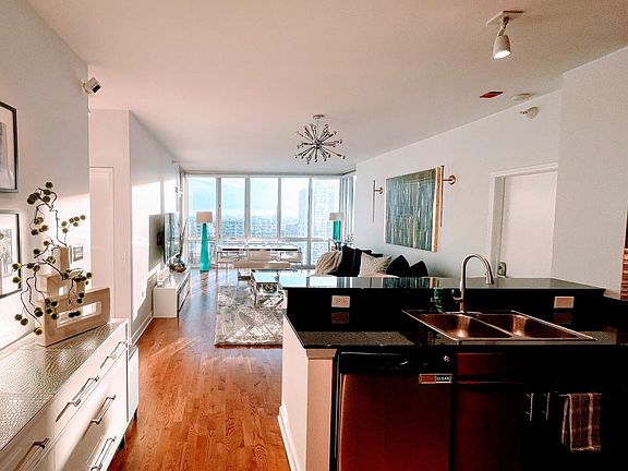5th image of 1629 S Prairie Ave #1608