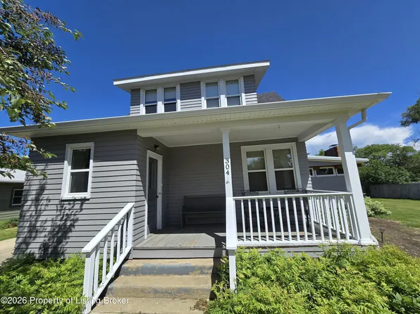304 3rd Ave W, Lemmon, SD 57638