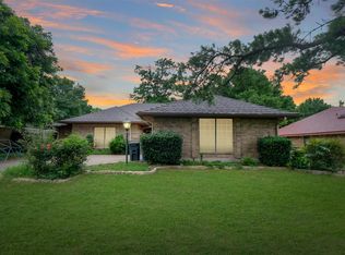 113 Lamp Lighter Ct, Azle, TX 76020